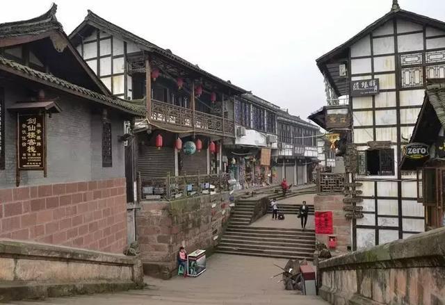 物管股随内房股走高 中海物业涨近7%保利物业涨超5%